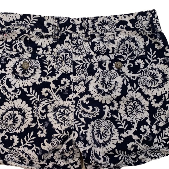 GAP KHAKIS Navy/White Floral Paisley Girlfriend Chinos Shorts Sz 4 - Picture 3 of 7